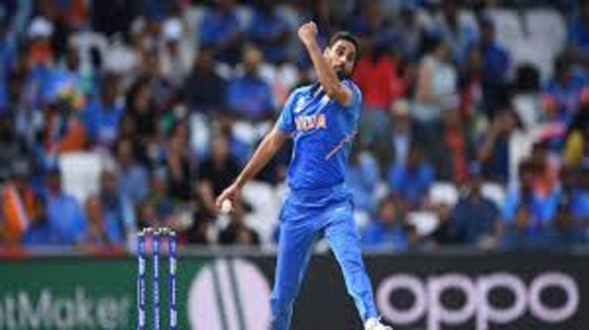 ipl 2025 sameer rizvi retained by delhi capitals bhuvneshwar kumar by rcb